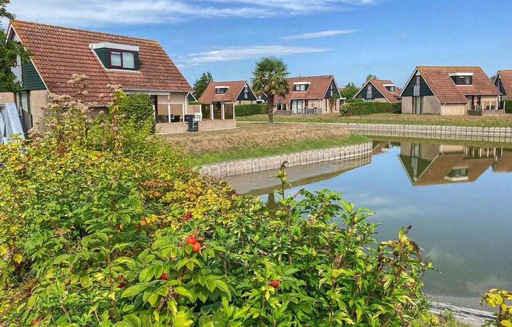 Nice Home in Heinkenzand With Wifi and 3 Bedrooms
