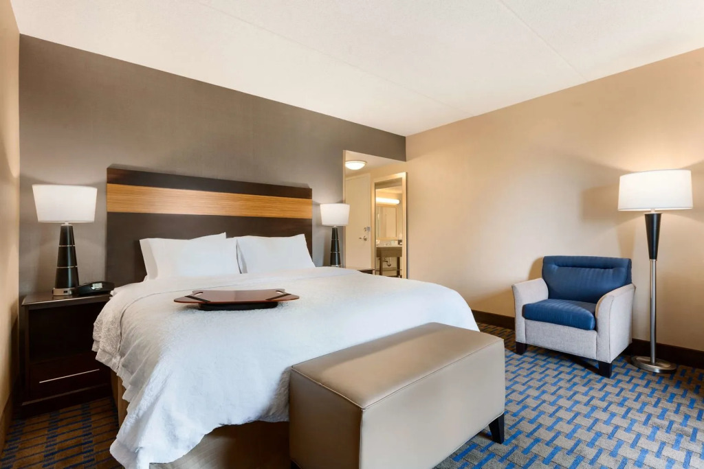 Hampton Inn and Suites Camp Springs