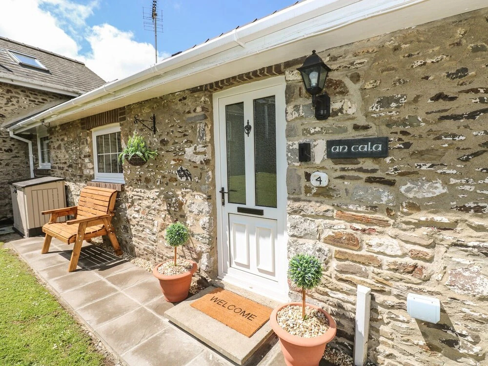 4 Honeyborough Farm Cottages