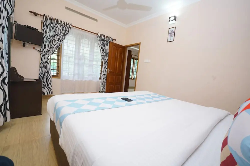 OYO 23359 Home Elegant 2BHK Munnaar Bypass
