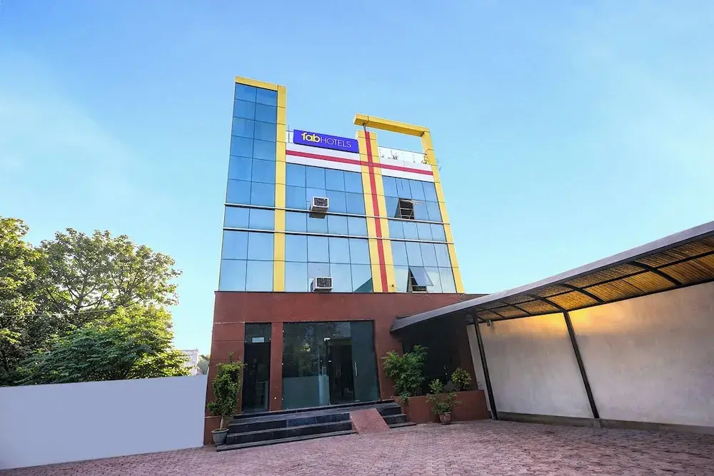 Fabhotel Divine