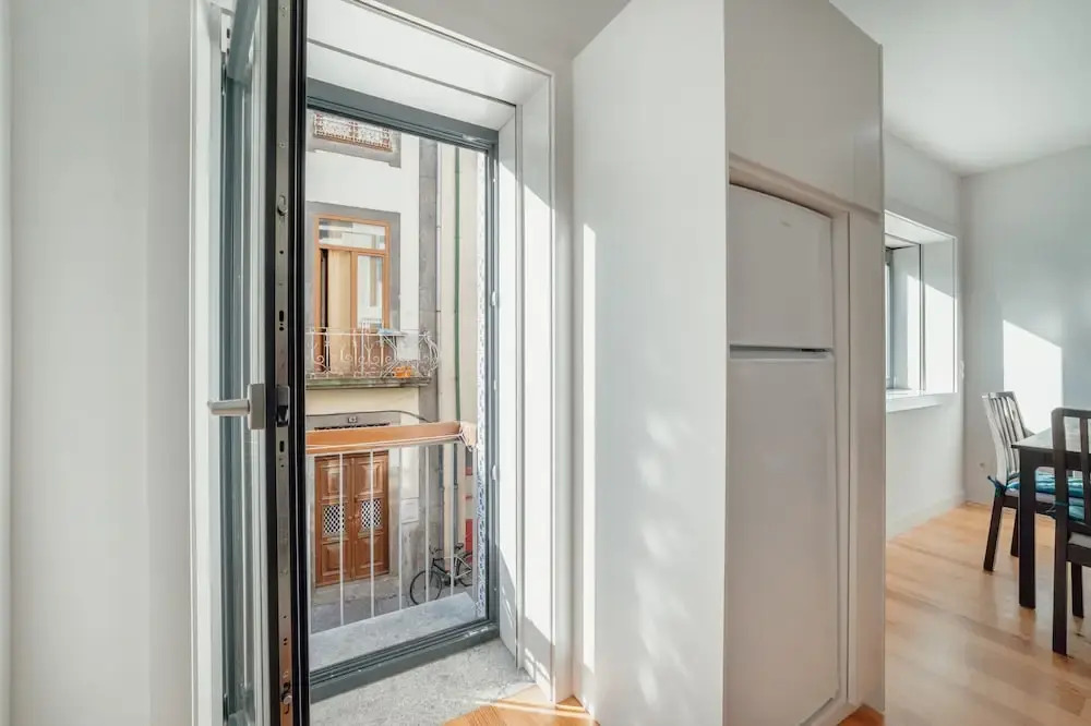 Downtown Sunny Apartment by Vacationy