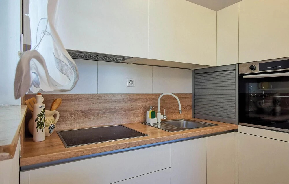 Amazing Apartment in Liznjan With Wifi and 2 Bedrooms