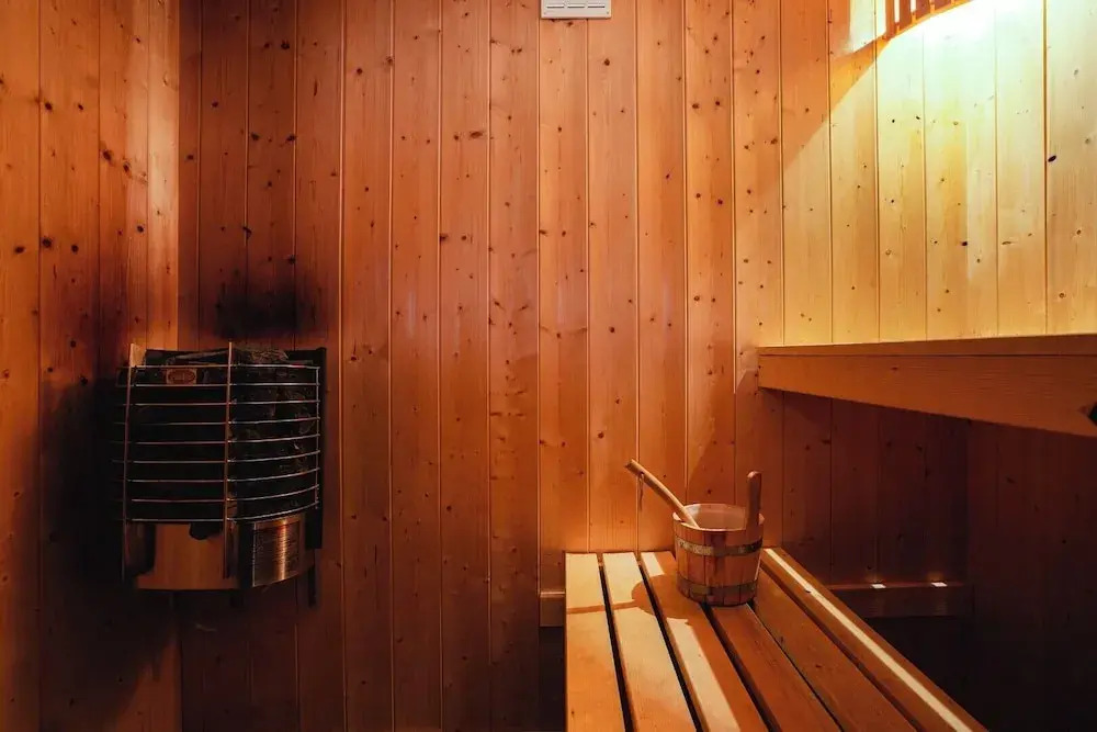 Authentic Swiss Spa Chalet Hot Tub & Sauna