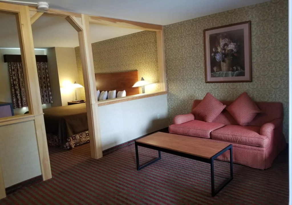 All Seasons Inn & Suites