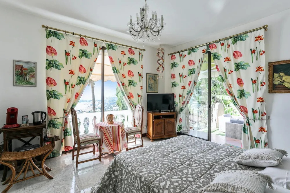 Villa With one Bedroom in Menton, With Wonderful sea View, Private Pool, Terrace - 4 km From the Beach