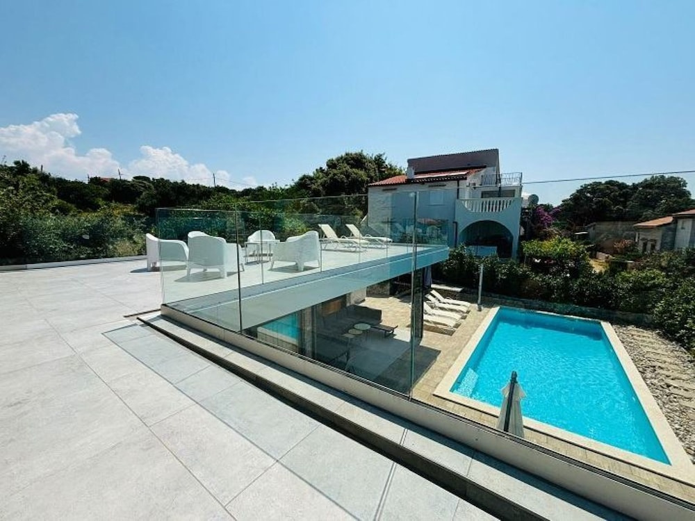 Villa Oblica