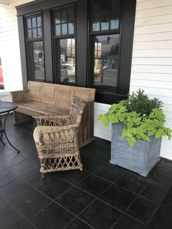 The Landing Hotel and Dining