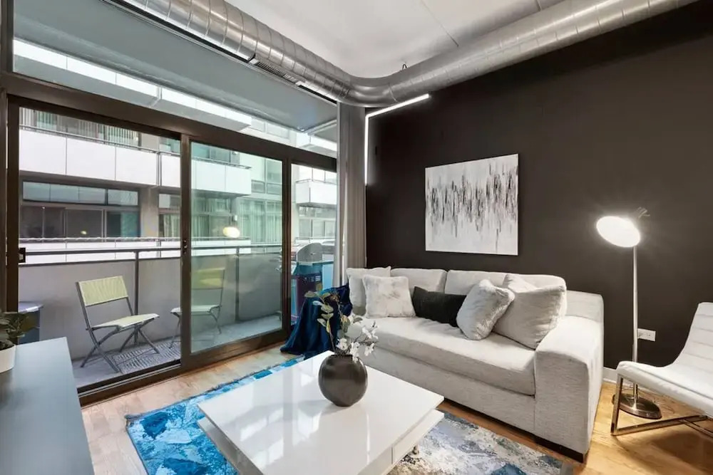 Sleek 2 Bed 2 Bath Condo in Trendy Fulton Market