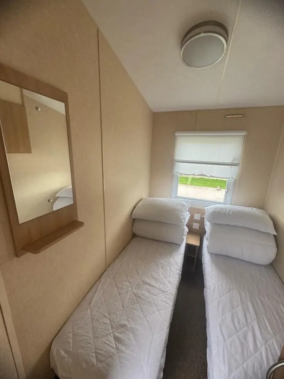 3 Bed Caravan - Sleeps 8 - Pets - Parking