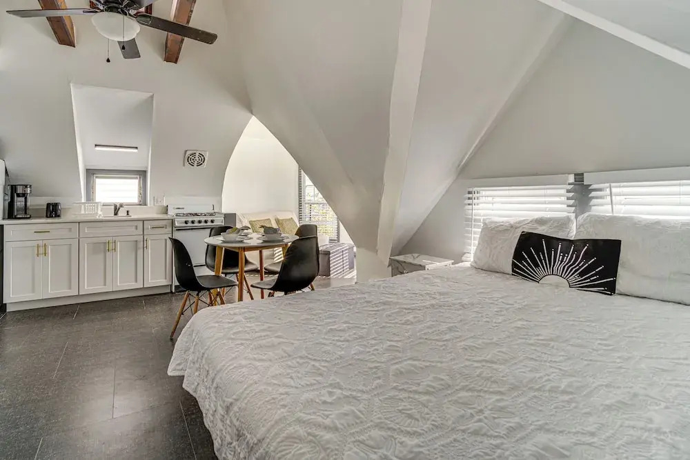 Steps to Beach: Couple's Retreat in Ocean City!
