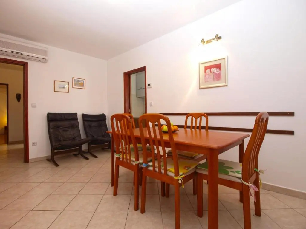 Apartment Alma 1600