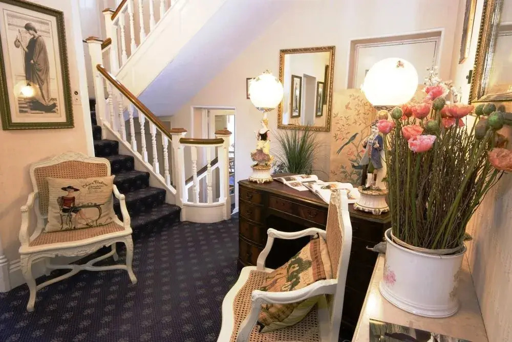 White Lodge Hotel