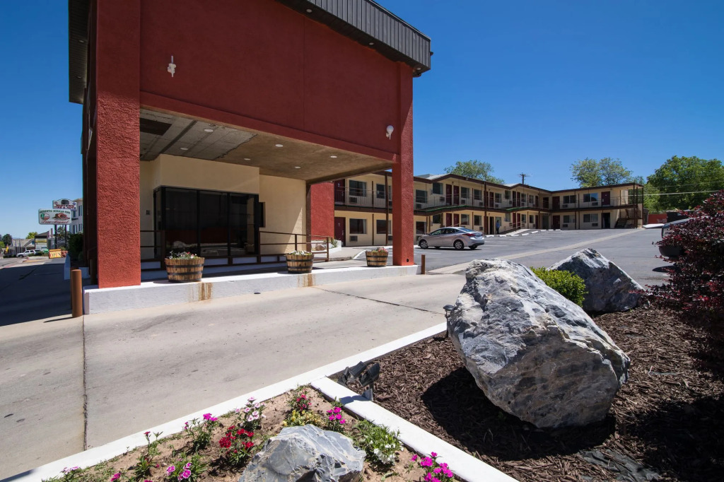Cedar Lodge