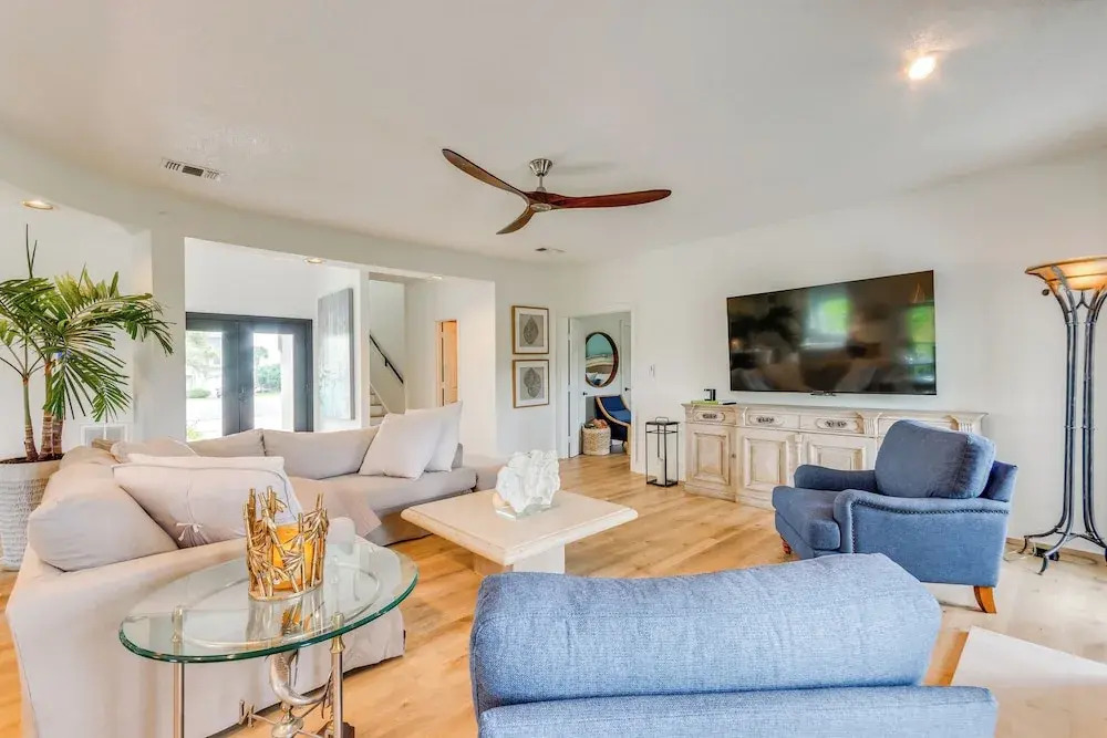 Luxe Gulf Breeze Home w/ Patios - 4 Mi to Beaches!