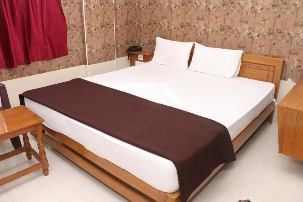 Saravanas Lodge
