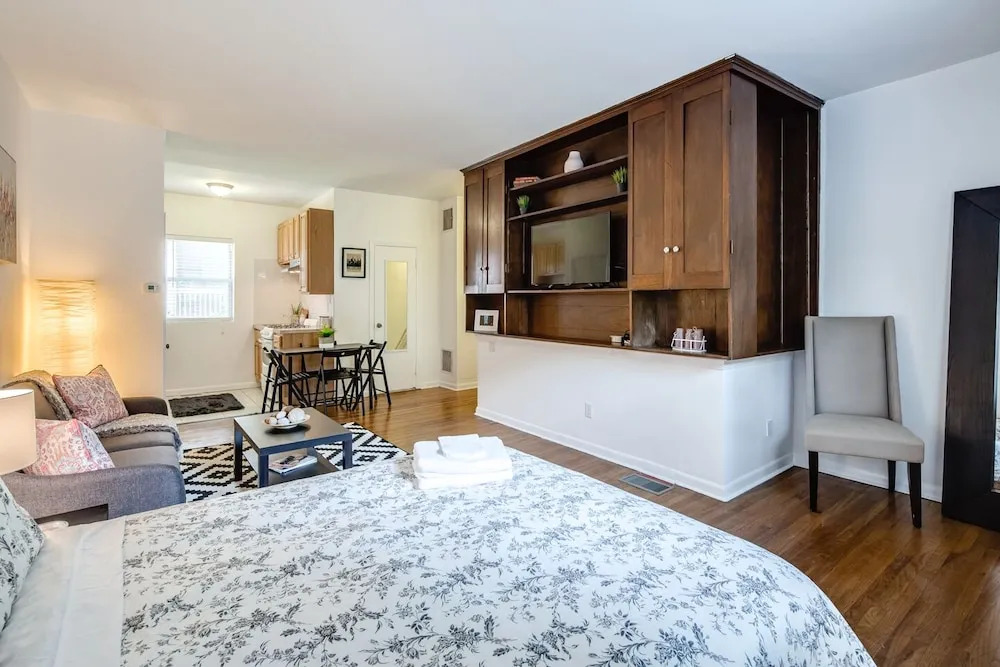 GEM Location+cozy Studio 1bd, Bath&kitchen!