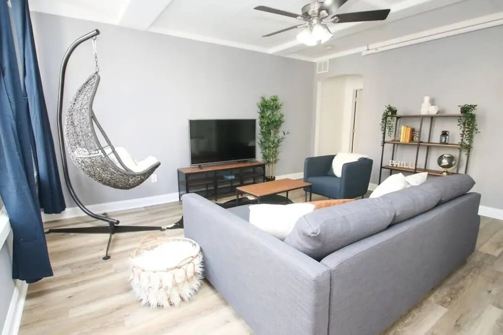 Fantastic Comfort! Downtown + Old City! Sleeps 5!