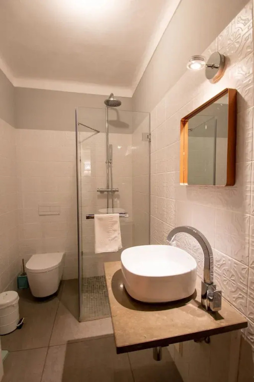 12a Travessa da Nau Modernised yet Traditional h