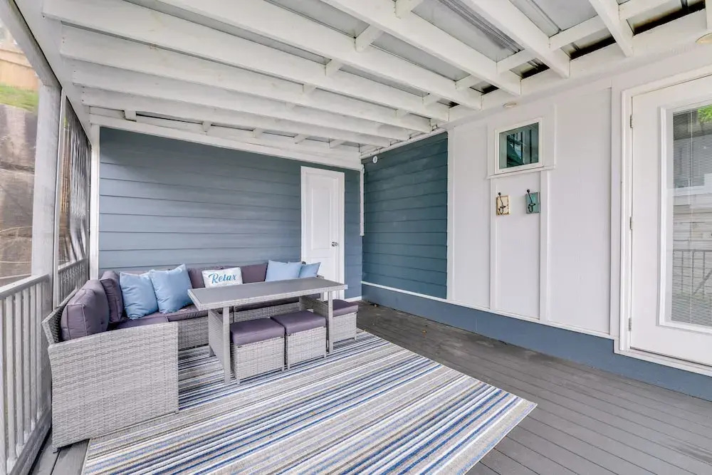 Lake Norman Getaway w/ Pool Access + Kayaking!