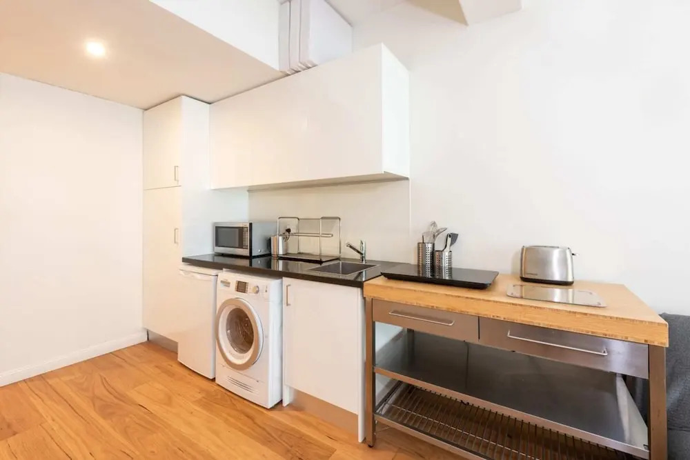 Central Studio in the Heart of Melbourne Cbd!