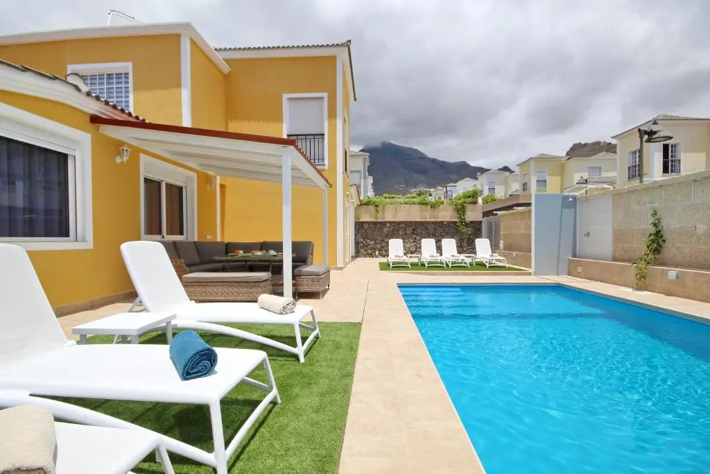 Amazing 5-bedroom villa in Costa Adeje