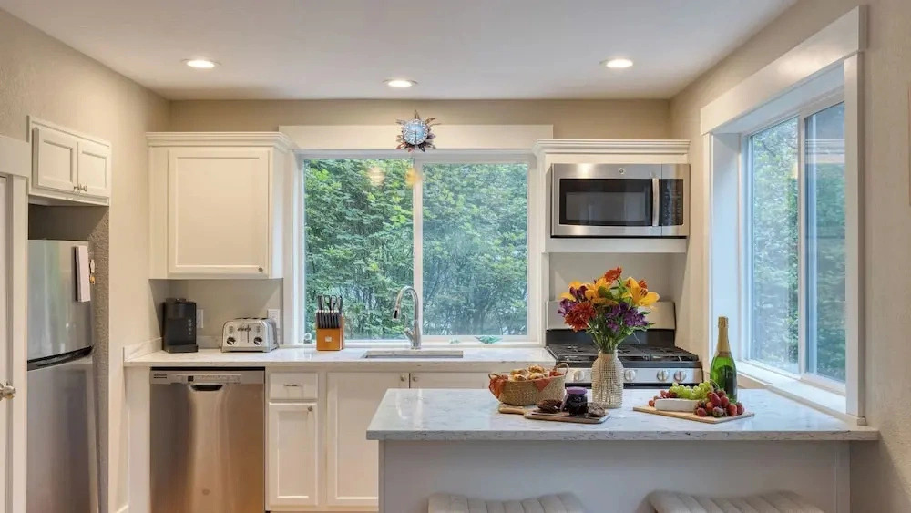 Cozy Cannon Beach Home Near Haystack Rock & Downtown Steps From the Sea by Avantstay