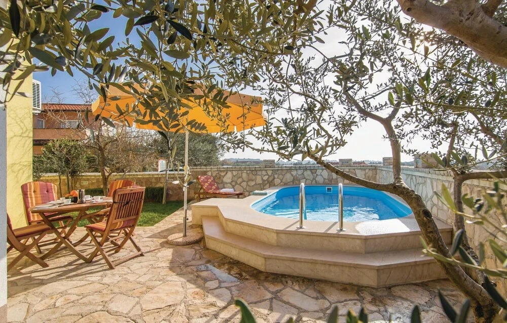 Awesome Home in Vodnjan With 4 Bedrooms, Outdoor Swimming Pool and Wifi