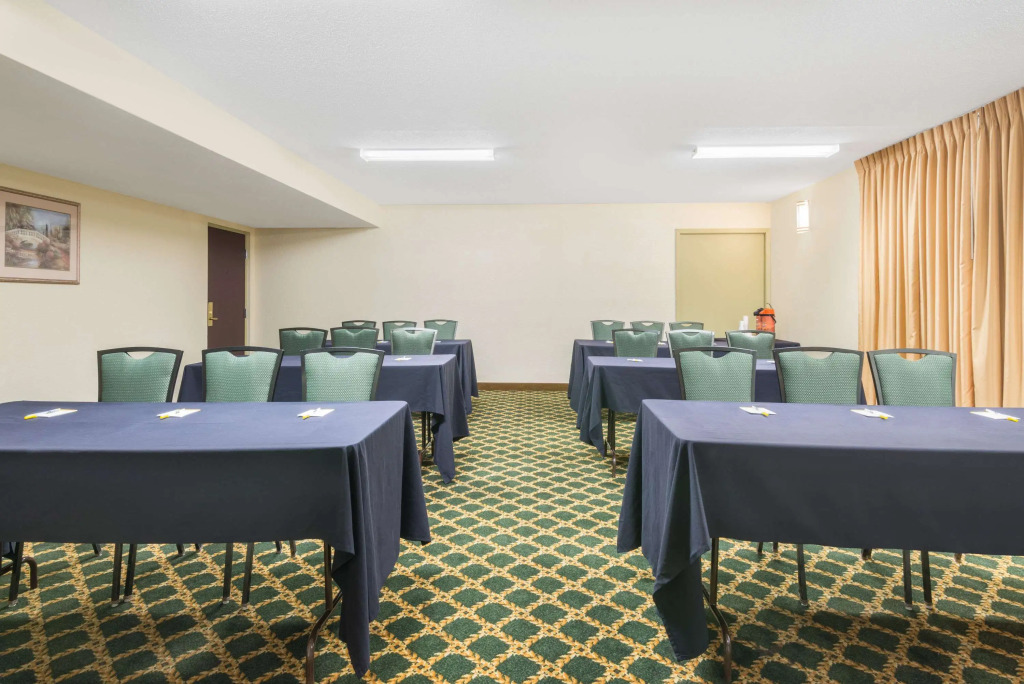 Days Inn by Wyndham Indianapolis Castleton