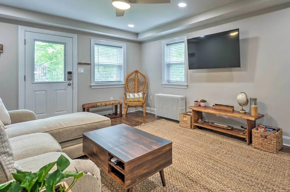 Takoma Park Apt w/ Wood Fire Pit < 8 Mi to DC