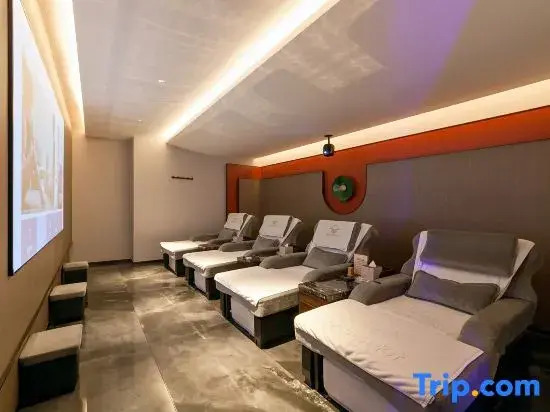 Ritz Dknton Hotel