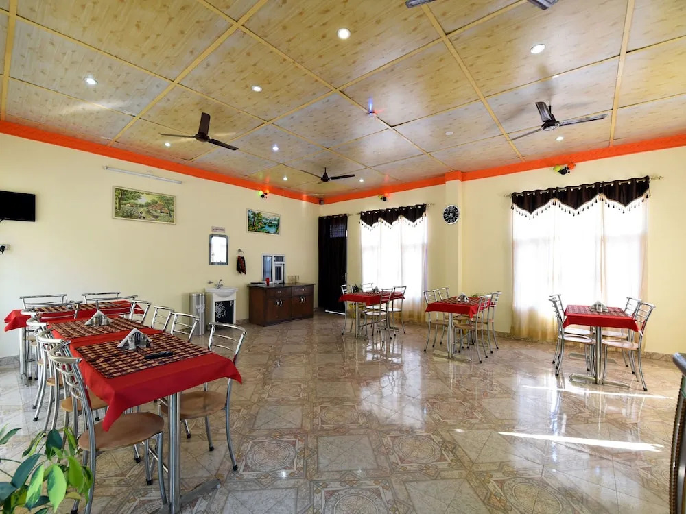 OYO 12826 Hotel Himgiri