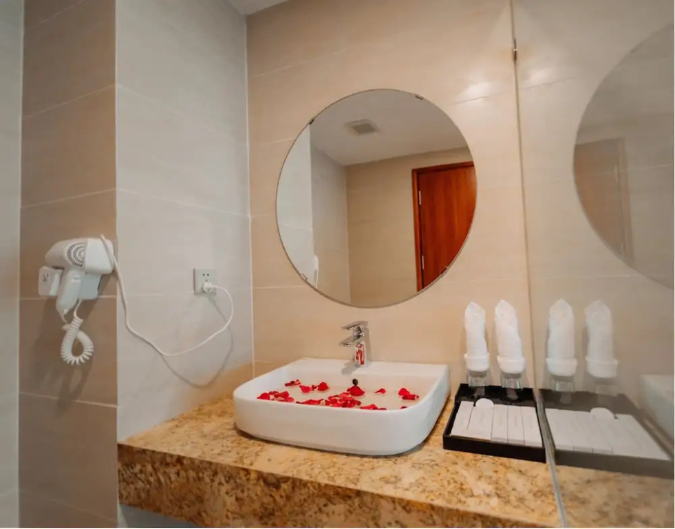 YEN BIEN LUXURY HOTEL