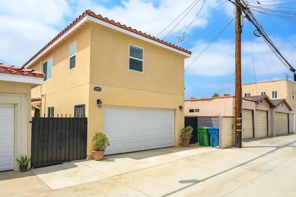 Modern Home Near Pasadena Garage Full Kitchen