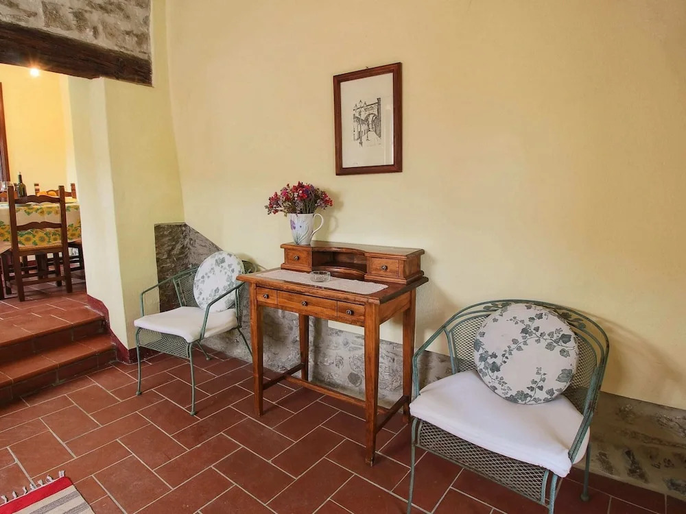 Farmhouse with stables, horses and the ability to make horseback riding