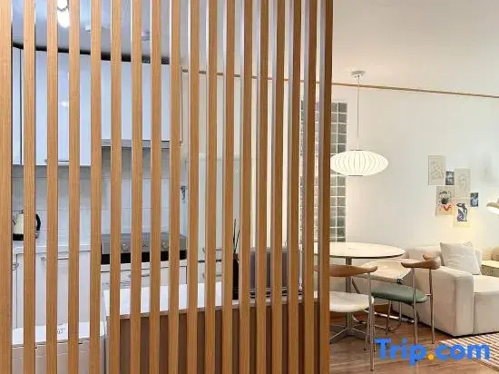 Modern 203 Stay