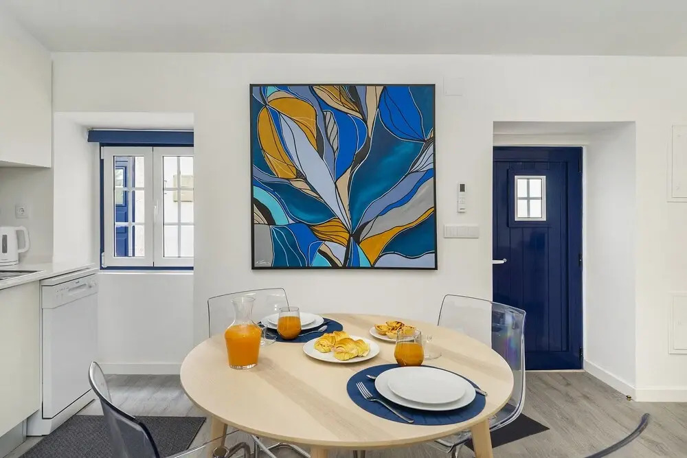 Urban Escape: 1-Br W/Mezzanine Near Campo Ourique