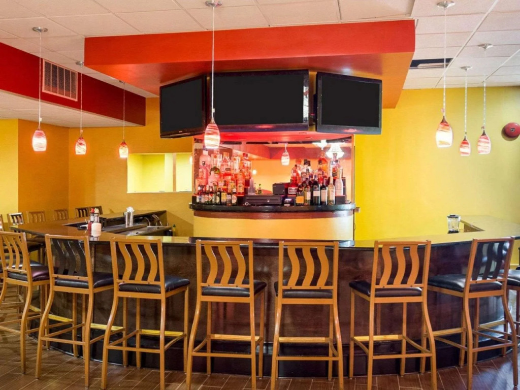 Clarion Inn & Fundome