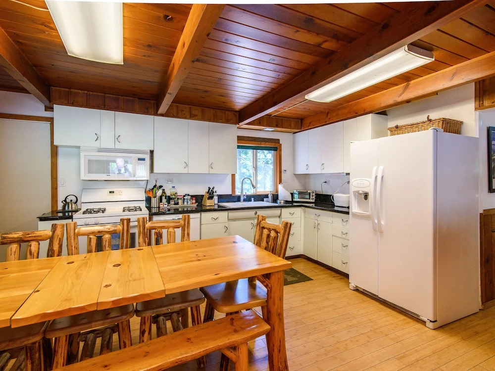 True Tahoe – Classic Cabin - 4 Br cabin by RedAwning