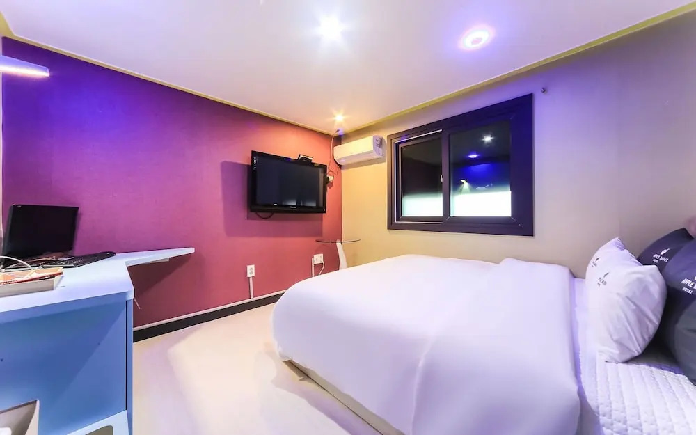 The Apple Hotel