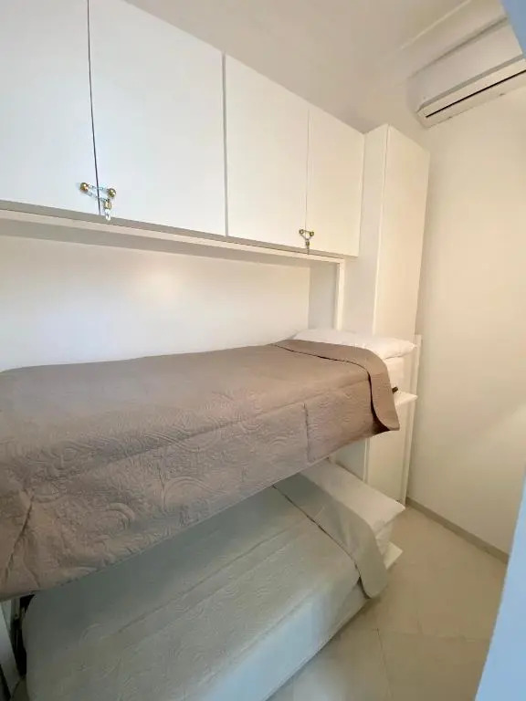 Suite Posterus 5
