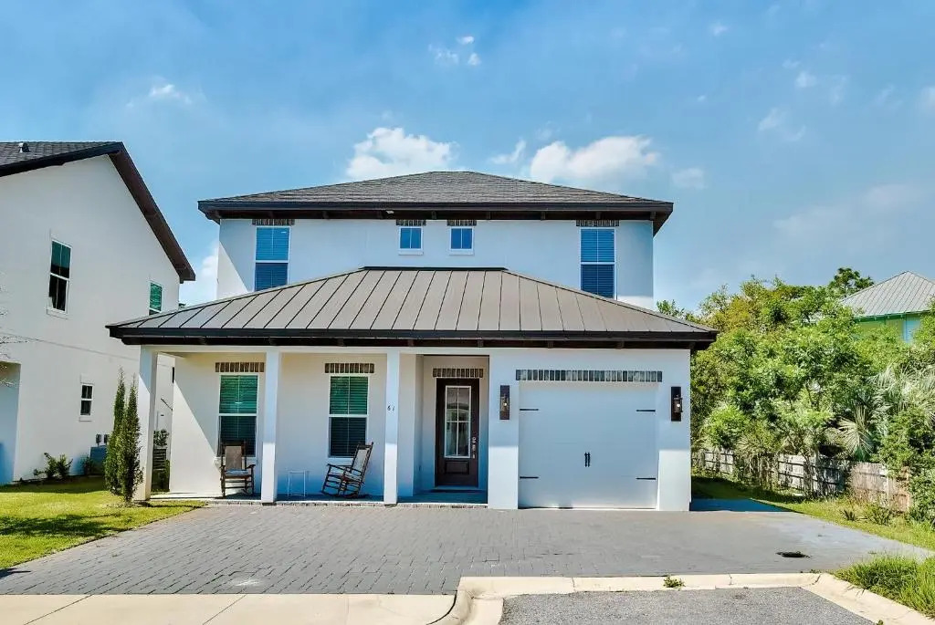 Private Pool-Grill! Walk to Beach-Restaurants - 2 Master Bedrooms!