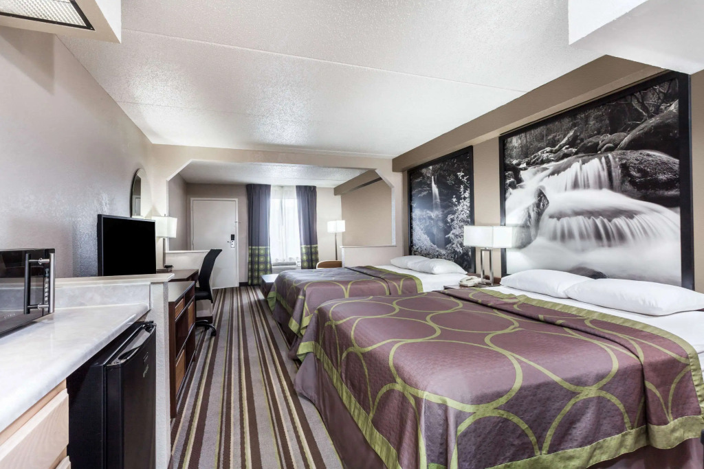 Super 8 by Wyndham Pigeon Forge-Emert St
