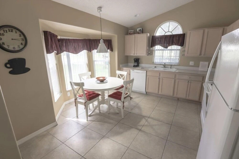Marlin's Manor With South Facing Pool! All Day Sun 4 Bedroom Home by Redawning