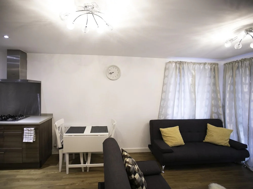 Brentwood - Deluxe Apartment