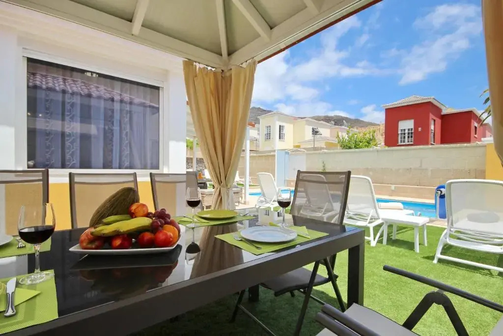 Amazing 5-bedroom villa in Costa Adeje