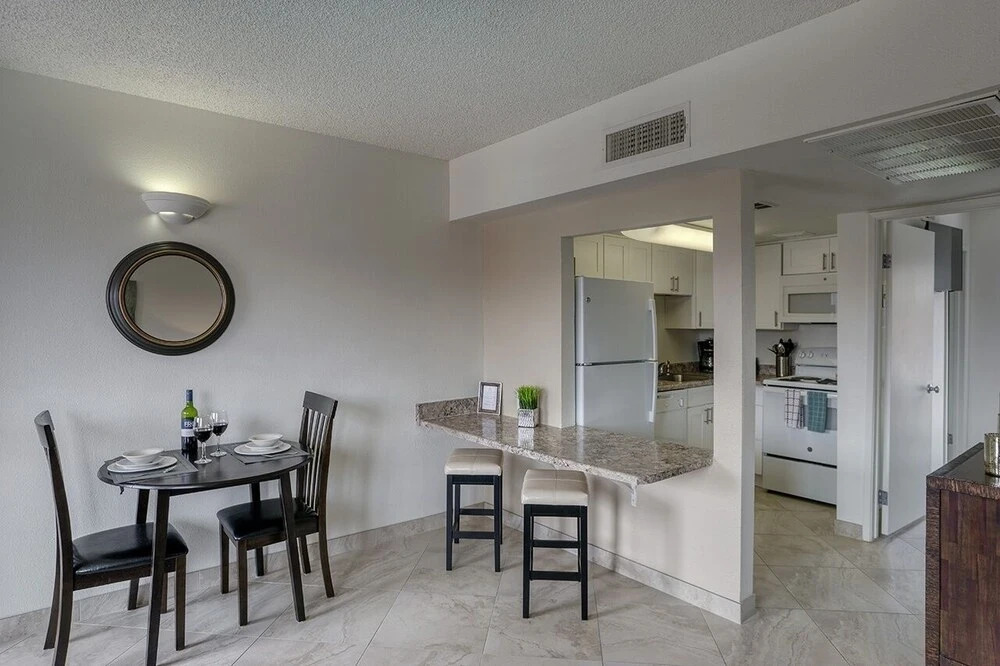 225 Fully Furnished with WiFi by RedAwning