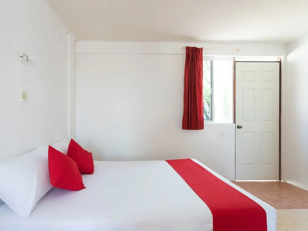 HOTEL LOS CEDROs