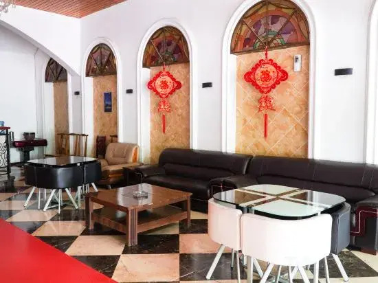 Chongqing Lushan Junwei Business Hotel
