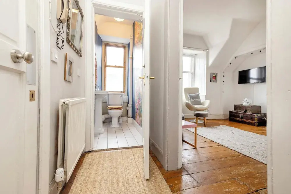 JOIVY Edinburgh Spacious Apartment - Royal Mile